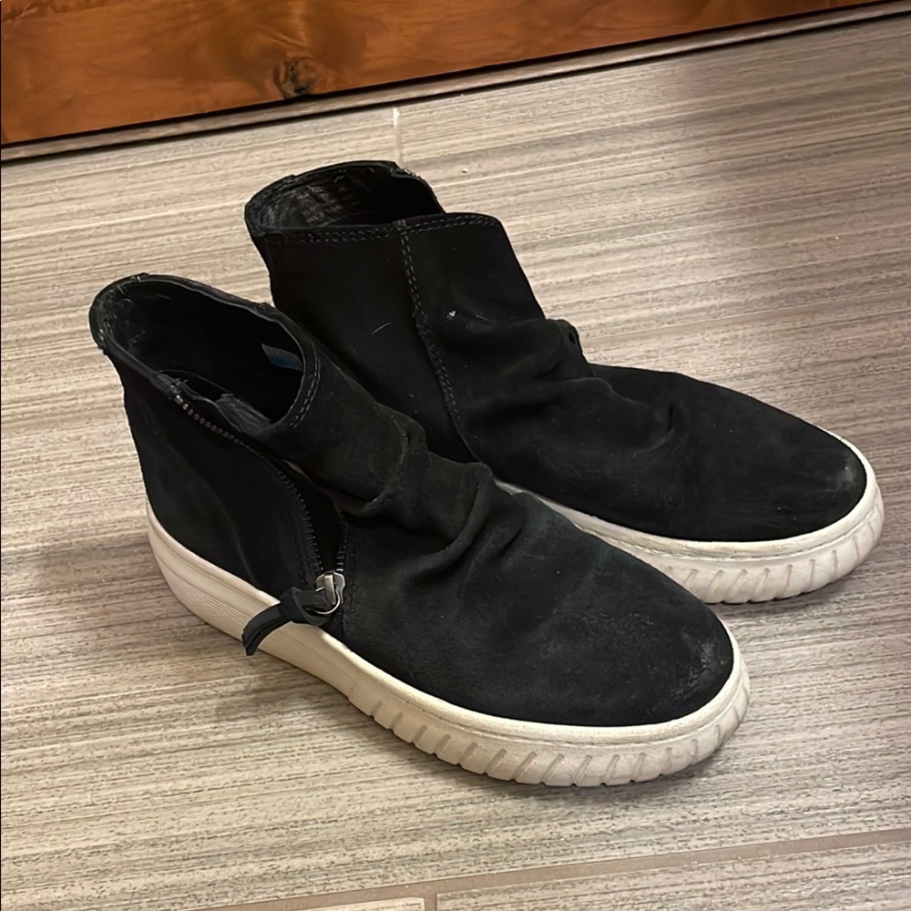 Men's Black High-Top Sneakers